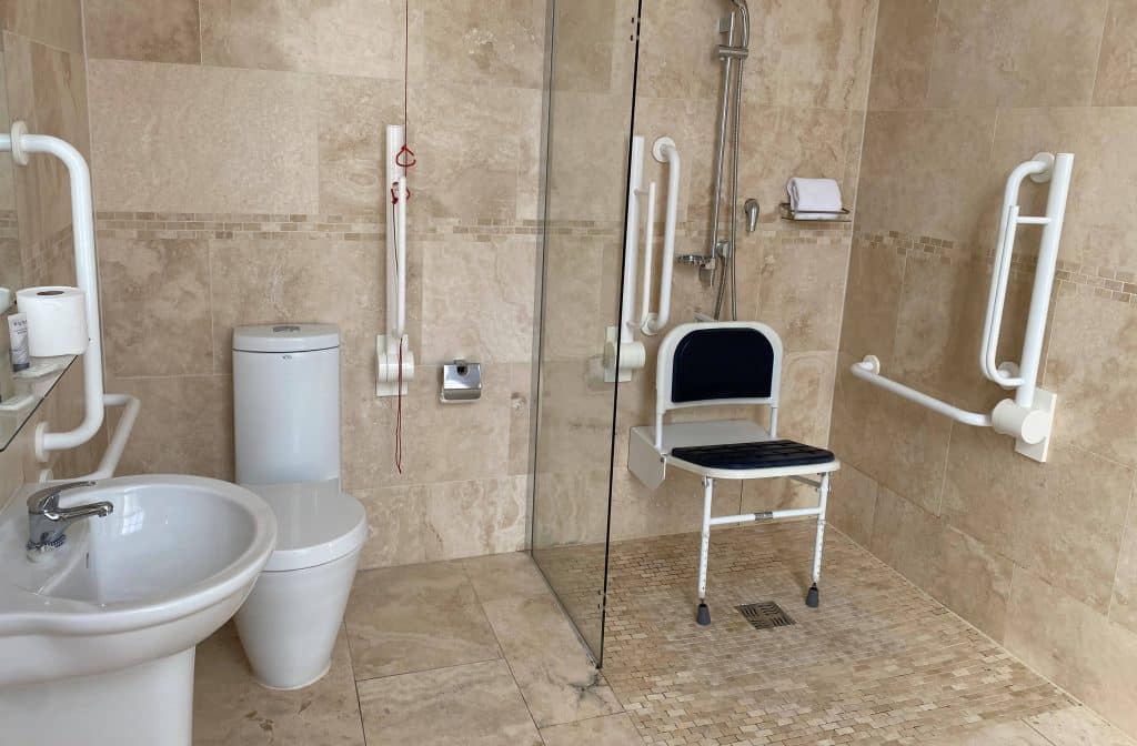 Accessible Bathroom Jackson Court Hotel